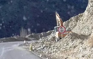 حذف دو پیچ خطرناک در جاده های بخش لاران شهرکرد