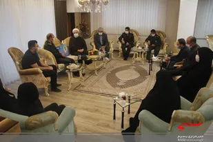 دیدار مسئولان سپاه عاشورا با خانواده مدافع سلامت