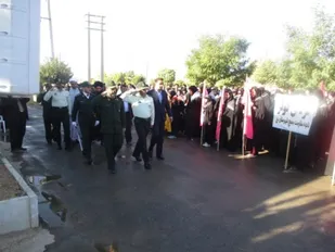 صبحگاه مشترک نیروهای نظامی و انتظامی درشهرستان بن