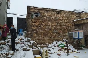 بنیاد برکت 116 میلیارد تومان به زلزله&zwnj;زدگان سی&zwnj;سخت خسارت پرداخت می کند