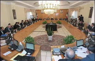 پیامدهای کمرنگ شدن غیرت دینی مسئولان دولتی