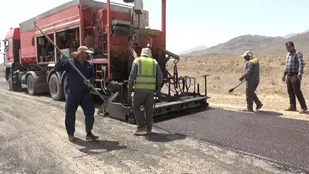 زیر سازی و آسفالت 9کیلومتر از مسیرها وجاده های بین مزارع روستایی نایین