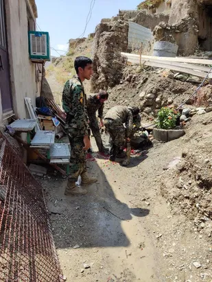 جاری شدن سیلاب در روستای مزدران زرین دشت مناطق بالا دست شهرستان گرمسار