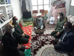 فرمانده ناحیه مقاومت بسیج خاتم با روحانی مستقر در روستای چنارناز دیدار کرد
