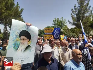 شکوه حضور مردم ولایی کاشمر در راهپیمایی جمعه نصر از قاب دوربین دهه هشتادی ها