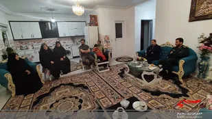 دیدار فرمانده سپاه کربلا با خانواده شهید مدافع حرم تاش موسی در رامسر
