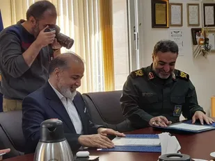 زهرایی: بسیج سازندگی و صنایع پتروشیمی می&zwnj;توانند کار&zwnj;های بزرگی برای محرومیت&zwnj;زدایی انجام دهند/نظری: باید ۸۰ درصد حق&zwnj;السهم شرکت&zwnj;ها در منطقه خودمان، هزینه شود