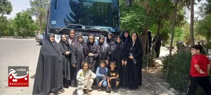 اعزام کاروان بسیجیان از شهر بهارستان به مرقد مطهر امام خمینی (ره)