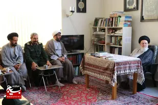 دیدار جمعی از پاسداران سپاه زنجان با آیت الله سید محمد حسینی زنجانی به مناسبت عید غدیر+تصاویر