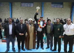 پهلوانان در برابر دشمن زانو نمی&zwnj;زنند