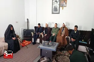 دیدار جمعی از مسئولان کبودراهنگ با خانواده شهید رضا رستمی نگار