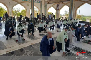 غبارروبی و عطرافشانی گلزار شهدای فامنین