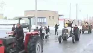 تراکتورپیمایی کشاورزان کرمانشاهی در جشن پیروزی انقلاب