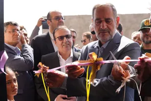 افتتاح مدرسه شهیدان کاکاوند و۱۲ واحد مسکونی آسیب&zwnj;دیده در جنگ ۴۰ روزه در بوئین&zwnj;زهرا