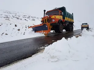 محورهای برف گیر سمنان به جز دو مسیر بازگشایی شد