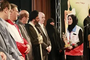 بانوی عضو هلال&zwnj;احمر یزد برنده تندیس ملی فداکاری شد