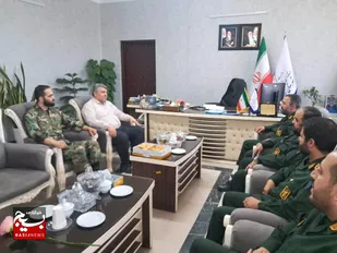 تقدیر فرمانده ناحیه مقاومت بسیج شهرستان ساوجبلاغ از کارکنان فرمانداری در هفته دولت