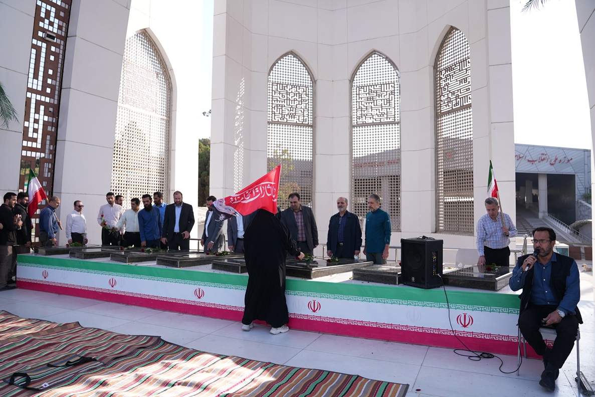 مراسم پیاده‌روی وآیین غبارروبی مزار مطهر شهدای گمنام بمناسبت گرامیداشت هفته دفاع مقدس
