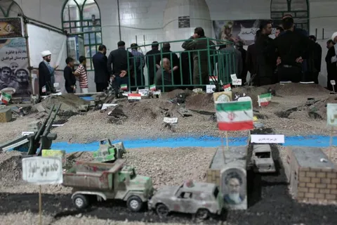 بازدید فرمانده هوانیروز ارتش جمهوری اسلامی از نمایشگاه دفاع مقدس و حماسه عاشورا در فراهان