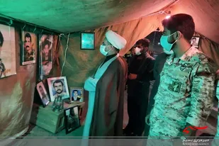 بازدید مسؤل نمایندگی ولی فقیه در سپاه سلمان استان از نمایشگاه دفاع مقدس در زاهدان