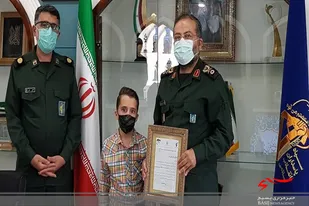 تجليل از نوجوان مخترع سمنانی توسط سردار سليماني