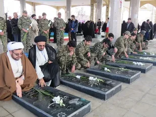 گلباران قبور مطهر شهدای شهر بروجن