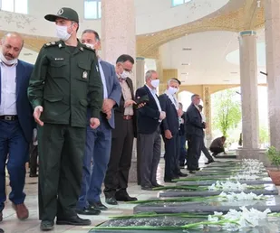 گلباران قبور مطهر شهدا در شهرستان بروجن