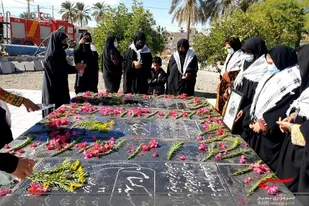 غبارروبی و عطر افشانی گلزار شهدا