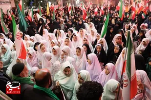 حضور دختران حاج قاسم شهرستان درگزین در تجمعات مردمی