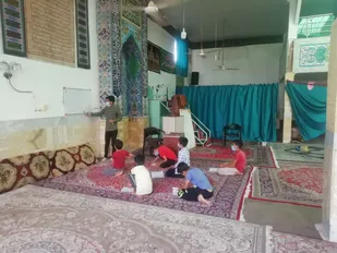 کلاس آموزش زبان انگلیسی ویژه بسیجیان در مسجد این پایگاه