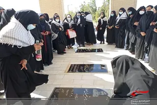غبار روبی گلزار شهدا توسط یسیجیان خواهر