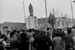 شهادت هنگام پایین کشیدن مجسمه شاه
