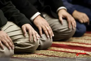پیکره ی عظیم دین متوقف به نماز است