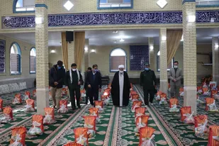 توزیع 400 بسته معیشتی در بین نیازمندان چالدران