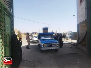 ۱۰ دستگاه یخچال و ۴ سری جهیزیه به نیازمندان و نوعروسان کاشمری اهدا شد+تصاویر