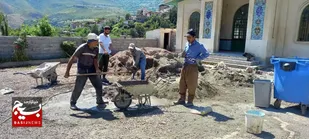همت گروه جهادی بسیج مرزن آباد برای بهسازی مدرسه