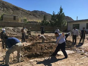 آماده&zwnj;سازی فونداسیون مدرسه امام سجاد(ع) روستای کلاته ری خارتوران بیارجمند+ تصاویر