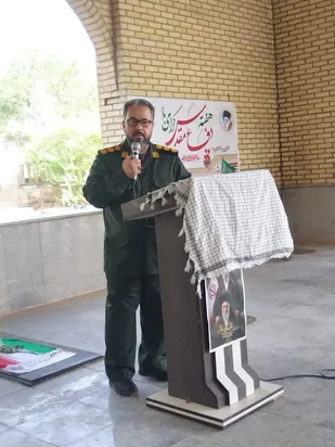 آیین غبارروبی و عطرافشانی مزار شهدای شهرستان هویزه در نخستین روز از هفته دفاع مقدس برگزار شد
