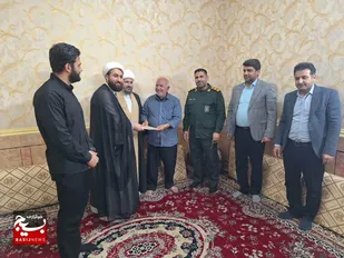 به مناسبت اعیاد شعبانیه فرمانده ناحیه مقاومت بسیج گتوند از پاسدار و جانباز عبدالرضا کریمی تجلیل کرد