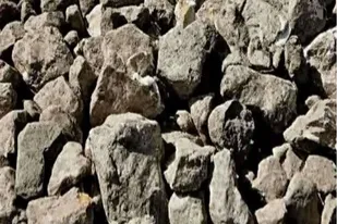 کشف ۱۶ تن سنگ سیلیس قاچاق در تویسرکان