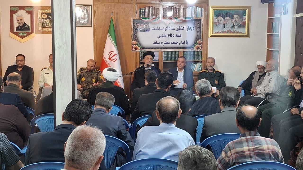 دیدار مسئولان با امام جمعه میانه