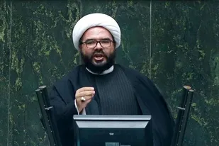 انقلاب را با حضور گردشگران خارجی به جهانیان معرفی کنیم