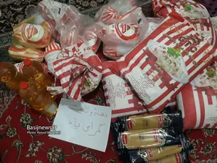 اطعام غدیر با توزیع بسته های معیشتی توسط خیرین تهیه و بین نیازمندان توزیع شد