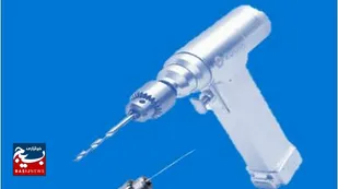 دریل جراحی با قابلیت&zwnj;&zwnj;&zwnj;های تعیین عمق نفوذ و فشار توسط بسیجی دهاقانی اختراع شد