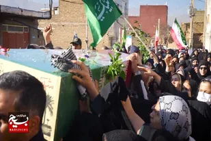 بدرقه باشکوه شهید گمنام توسط مردم همدان تا آرامگاه ابدی