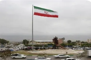به مناسبت چهل و سومین سالگرد پیروزی انقلاب پرچم ۴۰ متری در کازرون به اهتزاز در می&zwnj;آید