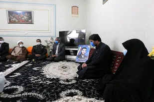 دیدار مسئولین شهرستان سراوان با خانواده شهید ایرندگانی و شهید بلوچ رنگیان