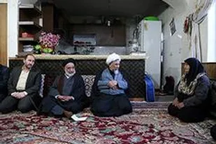 خانواده شهداء چراغ هدایت جامعه در مسیر رسیدن به اهداف انقلاب هستند