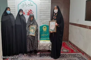 دیدار بسیج جامعه زنان سپاه اسدآباد با خانواده معظم شاهد