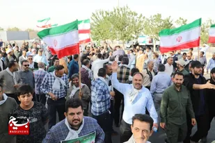 گزارش اختصاصی ۳ عکاسان بسیج از 

عشق به خمینی کبیر پیر و جوان نمی شناسد